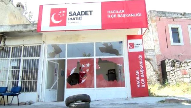 Kız Arkadaşıyla Tartışan Alkollü Genç, SP İlçe Başkanlığının Camlarını Kırdı