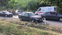 Ora News - Përplasen dy makina në rrugën Fier-Levan