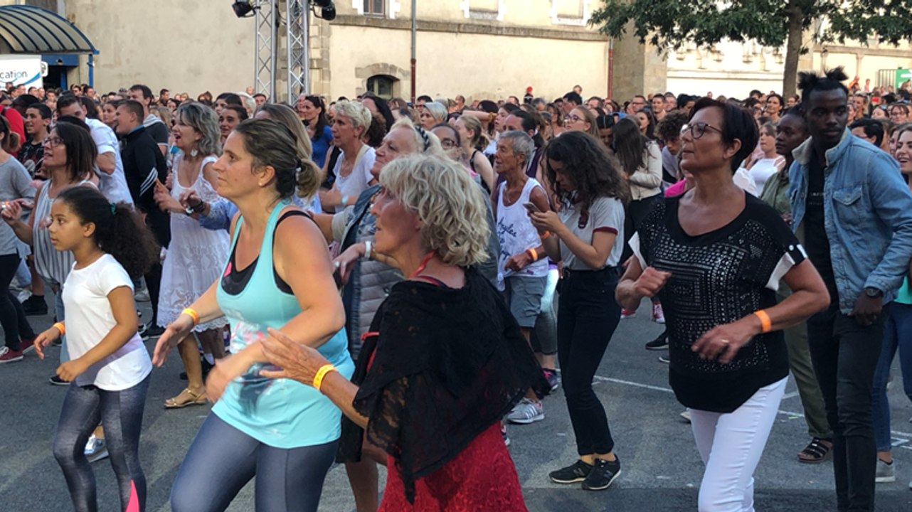 10 000 personnes ont enflammé le bal des pompiers