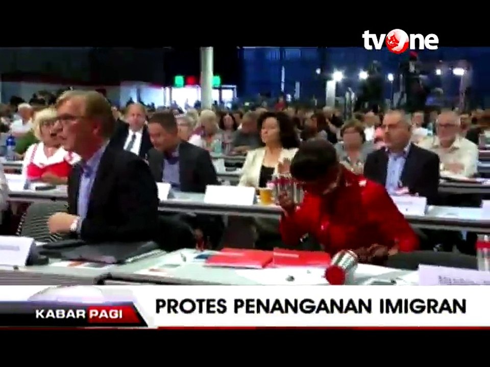 Aktivis Lempar Kue ke Wajah Politikus Jerman