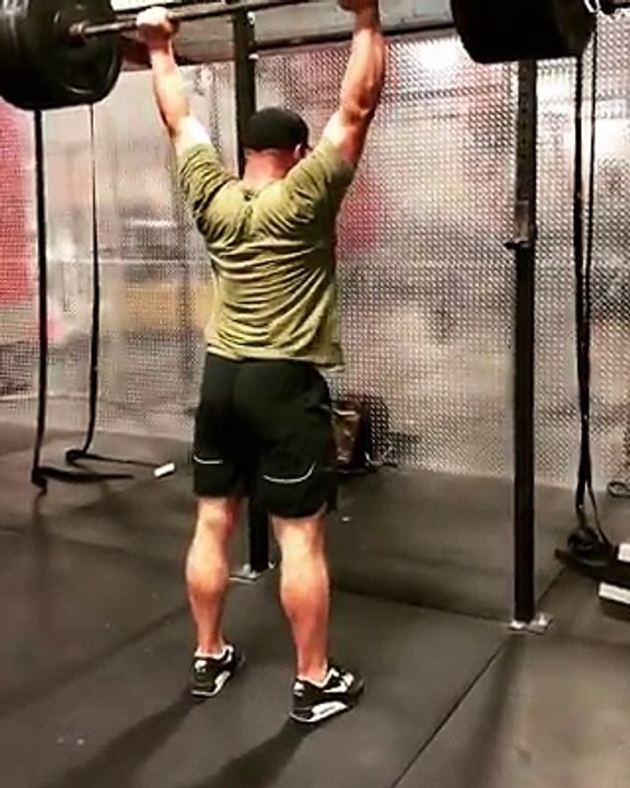 Squat to press x 6 !!How much weight do you think this is ?! YackedTubeStrong Muscle#strongmuscle