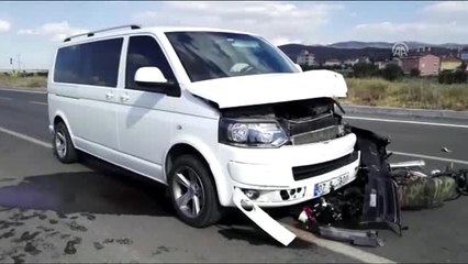 Minibüs ile Motosiklet Çarpıştı: 2 Ölü