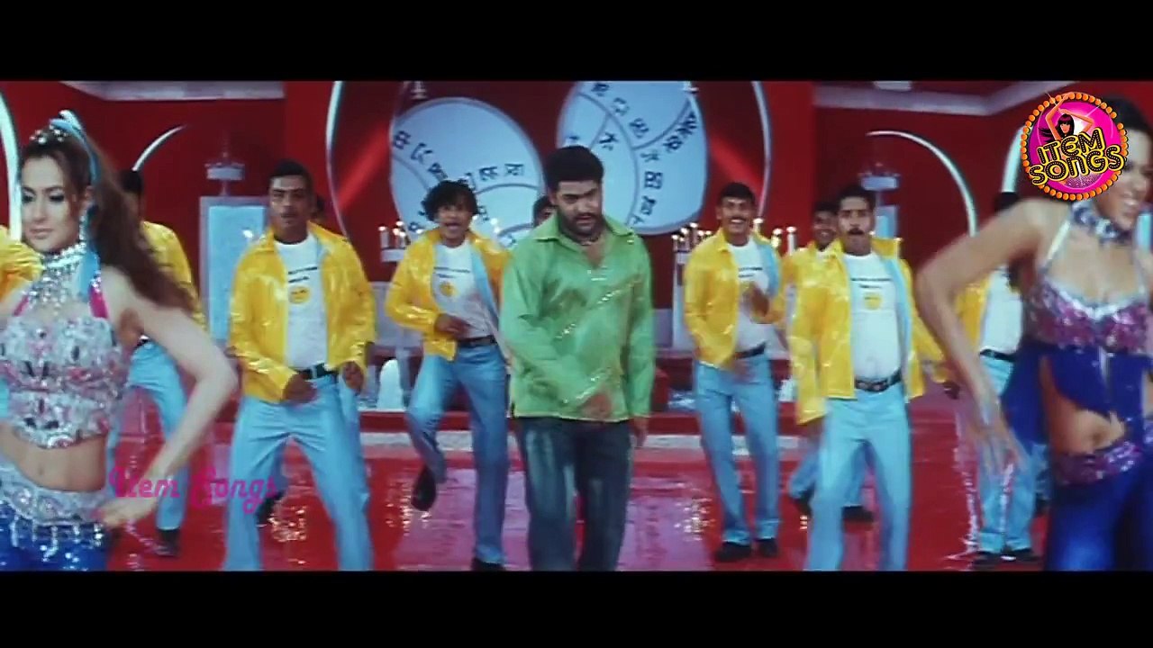 Ameesha_Patel,_Sameera_Hot_N_Spicy_Song
