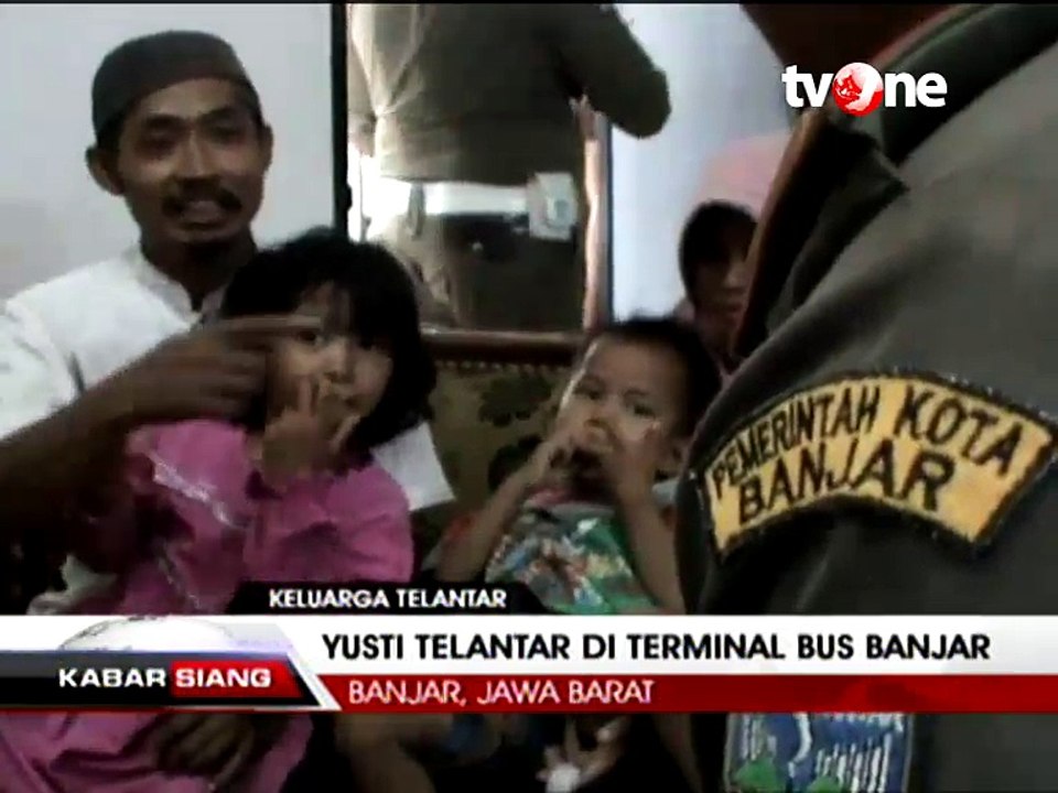 Dompet Hilang, Satu Keluarga Telantar di Terminal Banjar
