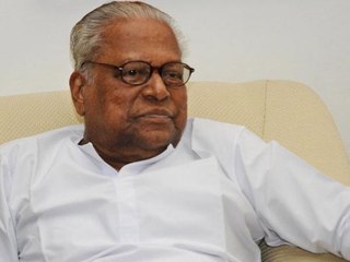 നോവല്‍ പിന്‍വലിക്കാനുള്ള തീരുമാനം പുന:പരിശോധിക്കണമെന്നു വിഎസ് | Oneindia Malayalam