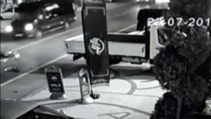 Tiyatro Oyuncusu Can Gürzap Trafik Kazası Geçirdi - Kaza Anı
