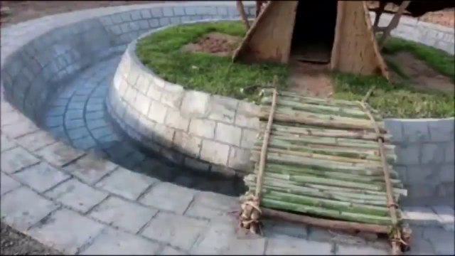 Cet homme réalise piscine autour de sa maison à mains nues