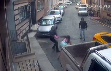 İstanbul'da, Taksiden İnen Genç Kadın Kapkaççı Dehşeti Yaşadı! Anbean Kaydedildi