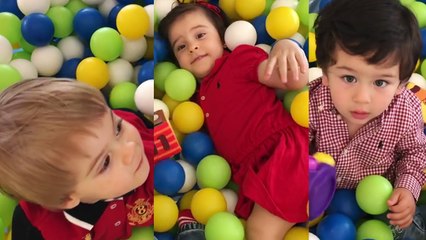 Taimur Ali Khan plays with Karan Johar kids Yash - Roohi, Video goes viral | FilmiBeat