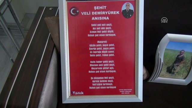 Şehit arkadaşı için yazdığı şiiri ailesine hediye etti - OSMANİYE