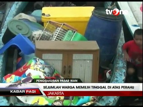 Sebagian Warga Pasar Ikan Luar Batang Tinggal di Atas Perahu
