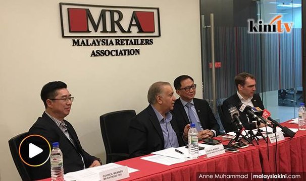 Kasut sekolah hitam: Persatuan peruncit gesa kementerian buat kenyataan jelas