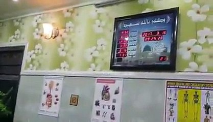 (+18) Shejtani në trupin e njeriut tenton ta sulmojë Hoxhën gjatë shërimit me Kuran , por në fund pacienti shërohet ELHAMDULILAH