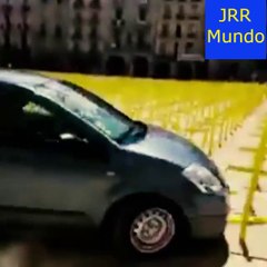 Noticia | Identificado el conductor que embistió las cruces amarillas en la Plaza de Vic (Barcelona)
