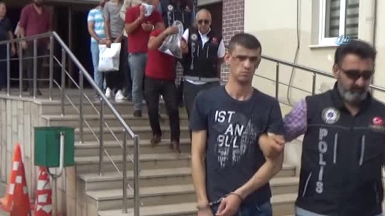 Bursa'da Uyuşturucu Operasyonu: 2 Milyonluk Uyuşturucu Ele Geçirildi, 3 Polis Yaralandı