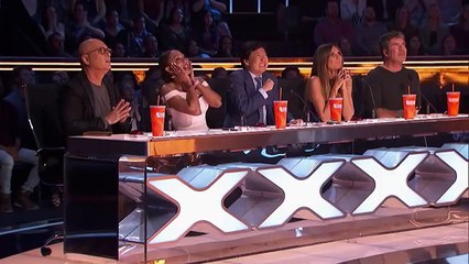 Un trapéziste lâche sa partenaire dans Americas Got Talent