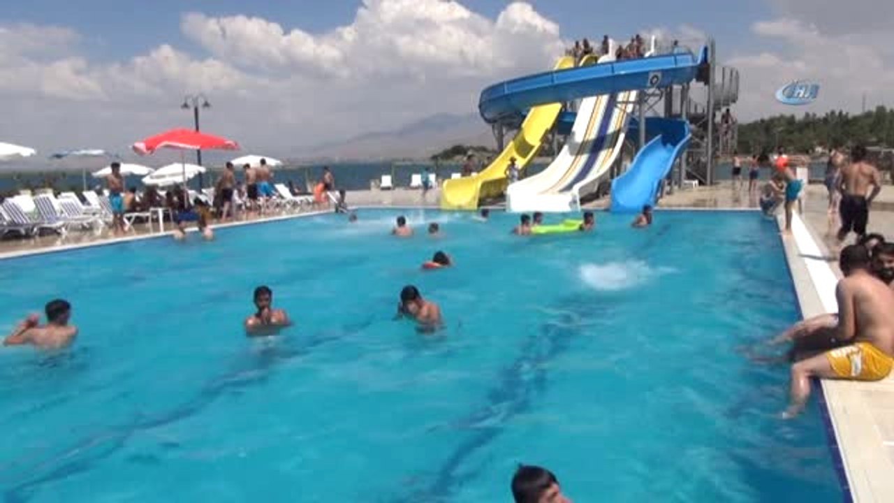 Van Golu Sahilinde Kopuk Partisi Dailymotion Video