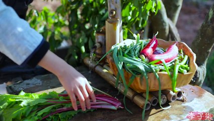 On the first snowy night, cook a pot of chicken with firewood to get warm