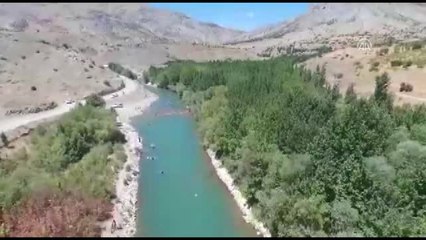 Göksu'da Yamalı Lastiklerle Rafting Yaptılar