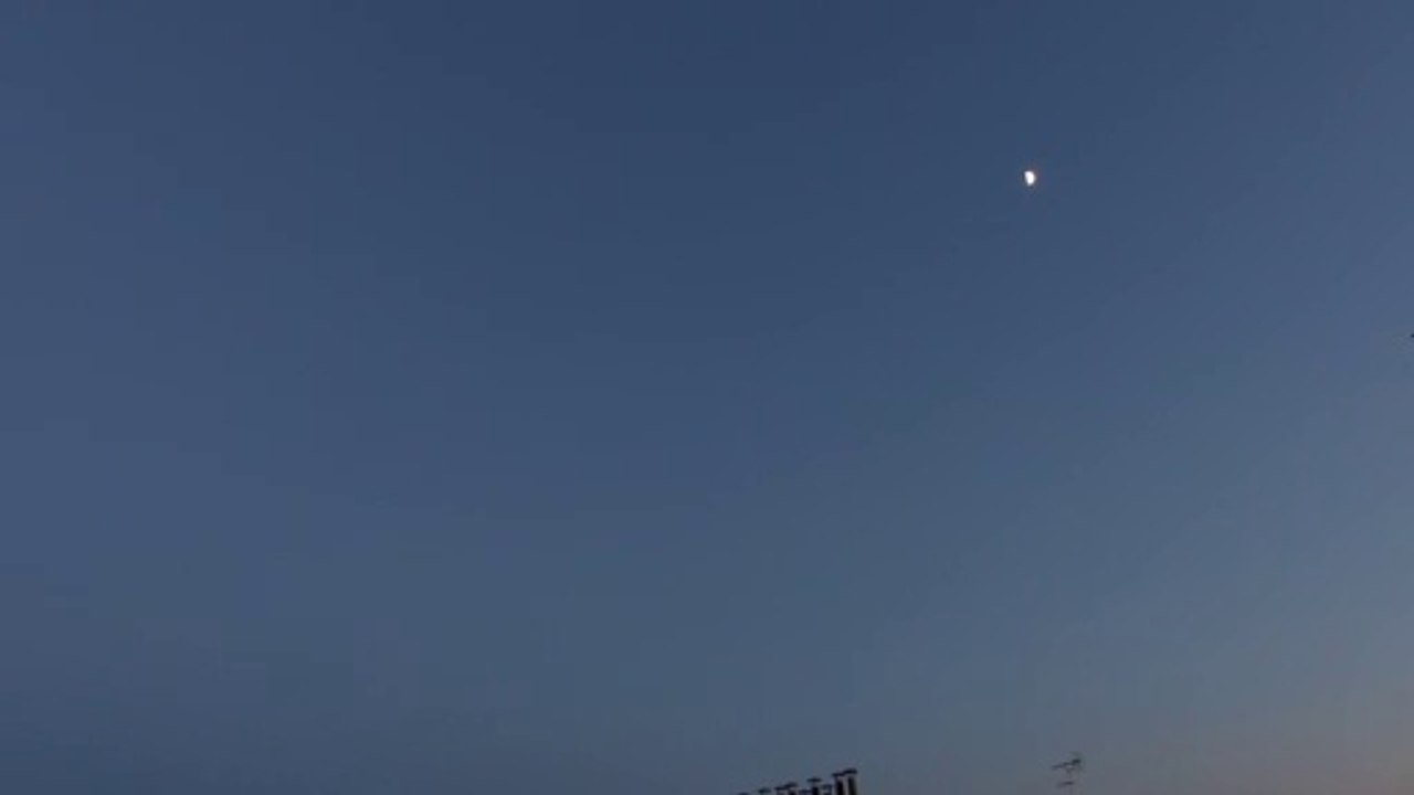 Lune floue - Regard sur le ciel