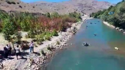 Lastikli rafting yarışması havadan görüntülendi
