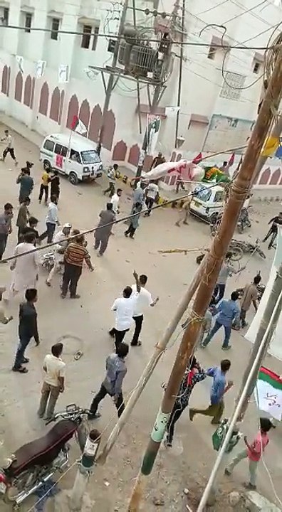 MQM Haqiqi Clash with PPP during election campaign in Shah Faisal Colony Karachi