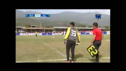 Young Goalkeeper Stuns Fans with Surprise Substitution at Just 13 ⚽