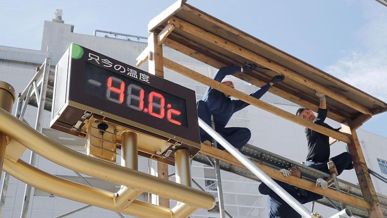 'Uchimizu' - Wasserspritzer auf den heißen Stein
