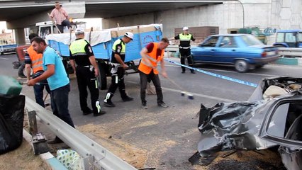 Otomobil ile traktör çarpıştı: 2'si ağır 3 yaralı