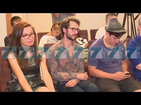 ARTISTE SHQIPTARE E TE HUAJ BEHEN BASHKE NE SKENE - News, Lajme - Kanali 7