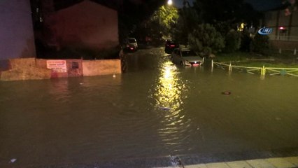 Tekirdağ’da şiddetli yağış sokakları göle çevirdi