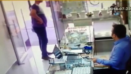 Çaldığı altınları satamadan yakalandı...Hırsızlık zanlısı kamerada