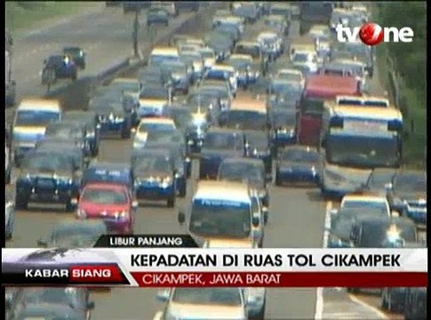 Arus Lalu Lintas Tol Jakarta-Cikampek Masih Padat