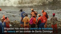 Cientos de toneladas de basura invaden costas de Santo Domingo