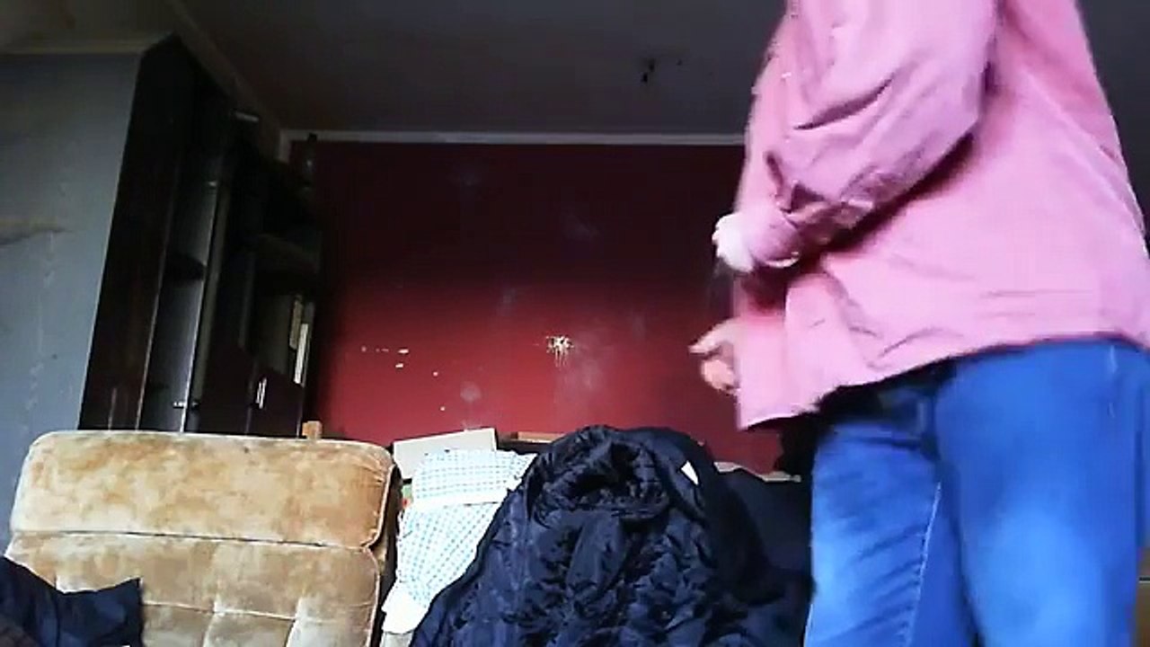 Amok Alki Meyer scheisst auf Daumen (360p_15fps_H264-128kbit_AAC)