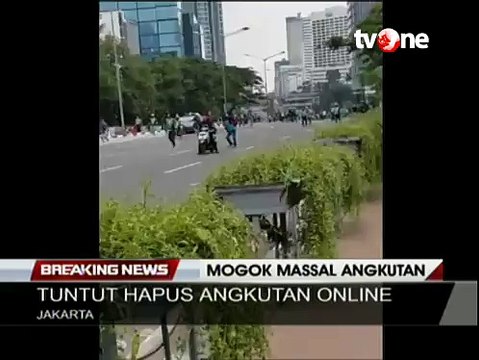 Bentrokan Sopir Taksi dengan Pengemudi Ojek Online