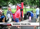 Warga Usir PKL yang Berjualan di Tepi jalan