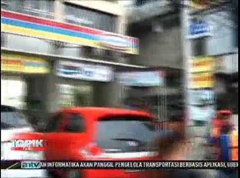 Perampok Unik, Terekam CCTV Gasak Sabun Pembersih Wajah