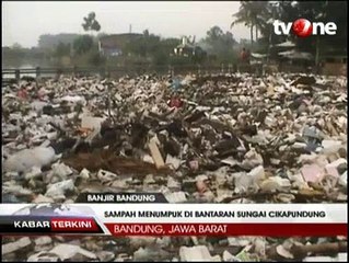 Banjir di Bandung Selatan, Warga Keluhkan Bau Busuk