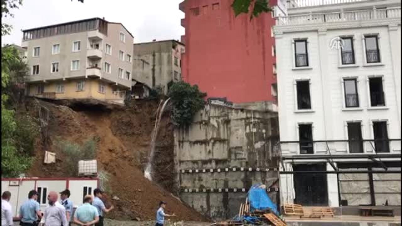 Yağıştan Etkilenen Binada Oturanlar Tahliye Edildi