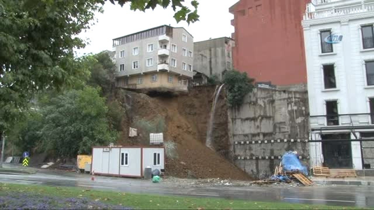 Sütlüce'de Toprak Kayması Nedeniyle Bir Bina Çökme Tehlikesi Yaşıyor