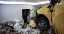 Beşiktaş'ta, Kayganlaşan Yolda Duramayan Taksi Evin Yatak Odasına Girdi: 2 Yaralı