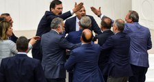 Meclis'te İlk Gerginlik! HDP'li Ahmet Şık'ın Konuşmasına Tepki Gösteren Alpay Özalan Kürsüye Yürüdü