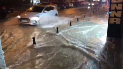 Silivri'de Caddeleri Sel Bastı