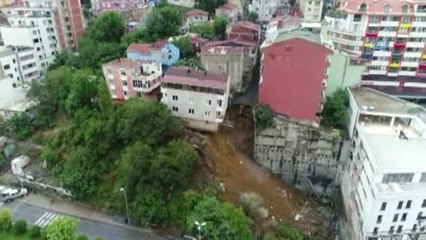 Binadan Toprak Kayma Anı Drone ile Havadan Görüntülendi