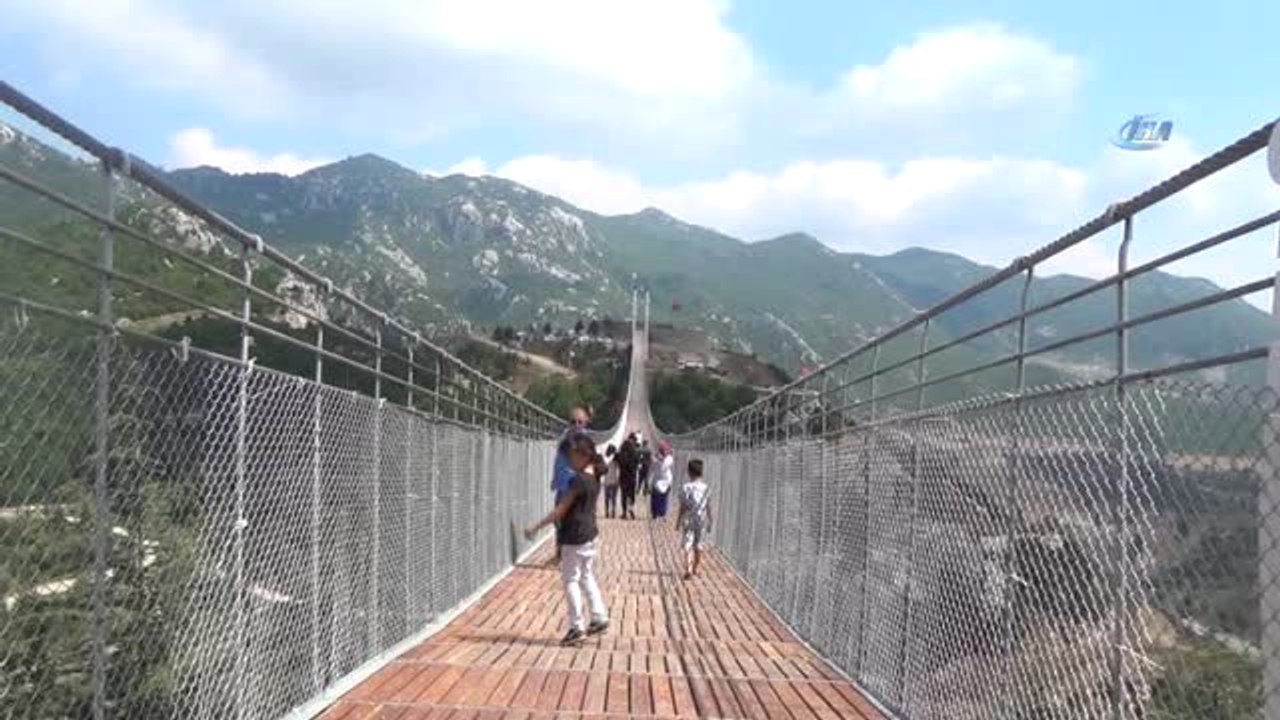 4 Minareli Yaya Köprüsü Ziyaretçi Akınına Uğruyor