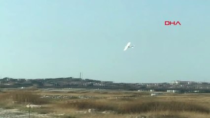 İzmir İzmir'de Uçak, Otomobile Çarptı... O An Kamerada