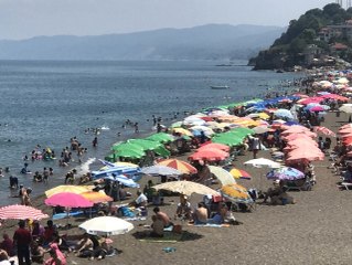 Karadeniz'in İncisi Akçakoca'da Plajlar Doldu Taştı