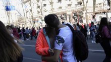 How to kiss a girl - easy way  