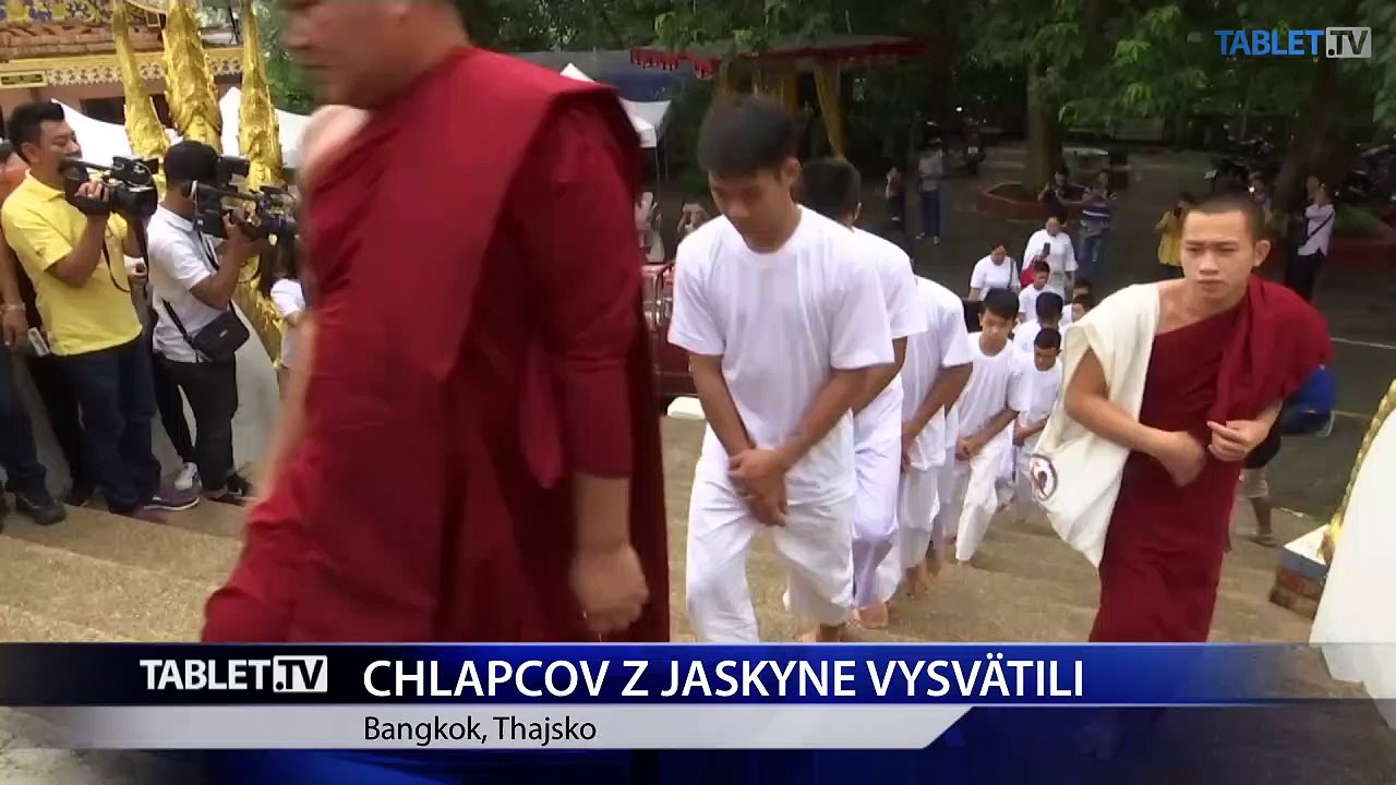 Zachránení chlapci z jaskyne sa stali budhistickými novicmi, ich tréner mníchom